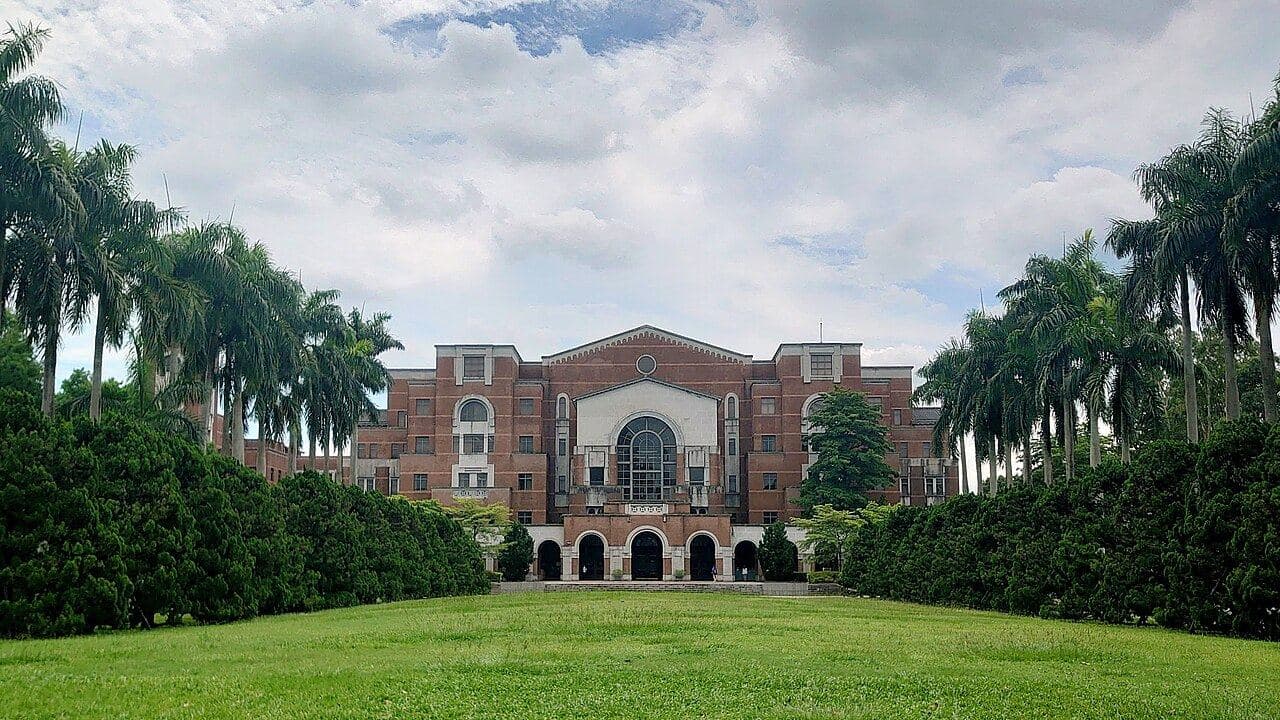 国立台湾大学 総図書館とキャンパスの風景